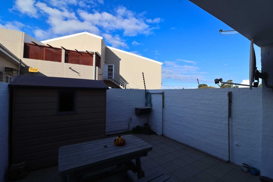 1 Bedroom Property for Sale in Sandbaai Western Cape